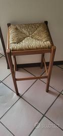 Sgabello vintage in legno con seduta in paglia int