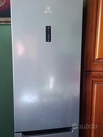 frigo Indesit combinato da riparare 