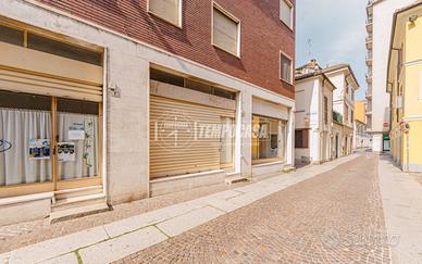 LOCALE COMMERCIALE IN PIENO CENTRO CITTA'