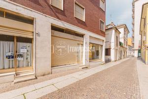 LOCALE COMMERCIALE IN PIENO CENTRO CITTA'