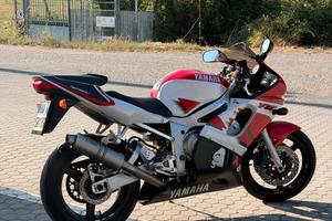 Yamaha R6 2000 iscritta Asi