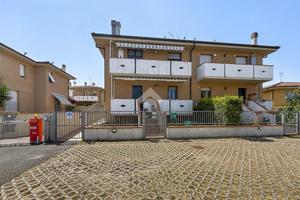 VILLA A SCHIERA A COLLESALVETTI