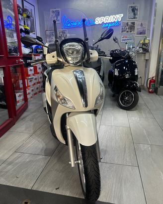Piaggio Medley 150 Medly d vetrina grandi 1 anno