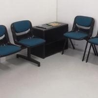 Stock sedie da attesa pari al nuovo con mobiletto