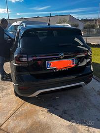 T-Cross 1.0 benzina. Cambio automatico. Nera