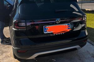 T-Cross 1.0 benzina. Cambio automatico. Nera