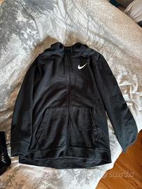 Felpa con cappuccio e tuta nera