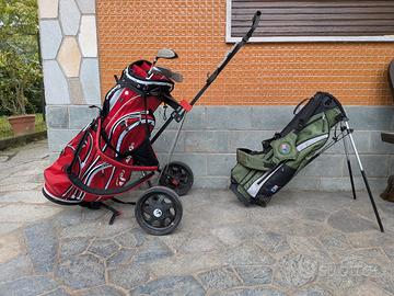 Sacca da golf ragazzo con ferri da golf