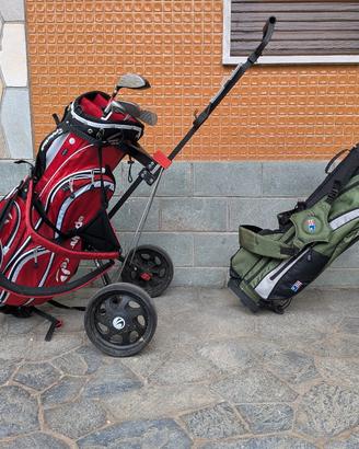 Sacca da golf ragazzo con ferri da golf