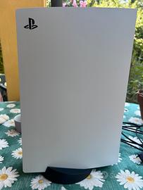 PS5 con disco, controller e giochi