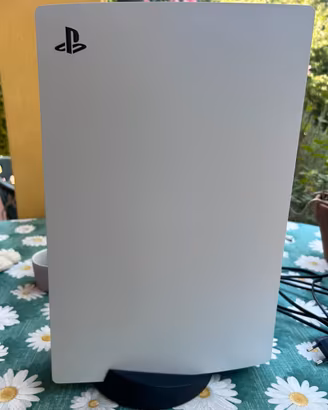 PS5 con disco, controller e giochi