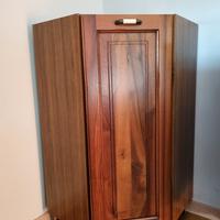 mobile  angolare in legno  massello. 