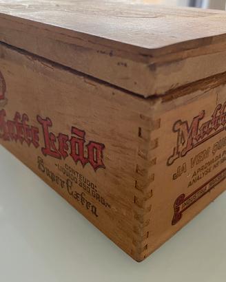 Scatola vintage in legno