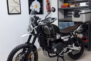 Triumph Scrambler 1200 XC + accessori e giacca