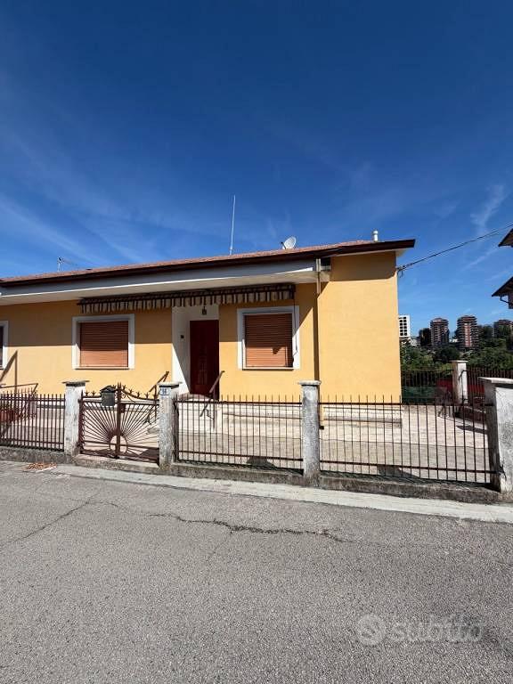 Villa di 220 m² con più di 5 locali a Frosinone - Vista 2