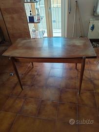 Tavolo vintage anni 50/60 lungo  140 cm / 216 cm