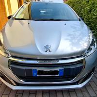 Peugeot 208 1.4 HDi 68CV 5P adatta neopatentati