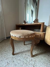 Sgabello antico