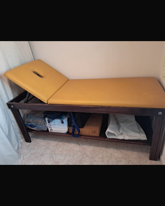 Lettino per estetista poggiatesta reclinabile.