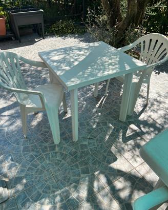 Tavolo in resina bianco 80x75