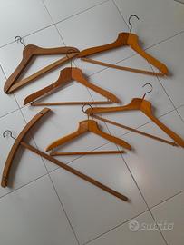 Antiche  grucce appendiabiti 