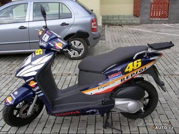 Ricambi usati per honda dylan 125 2004 repsol