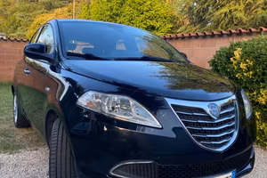 Lancia Ypsilon 1.2 5 porte Platinum-COME NUOVA-