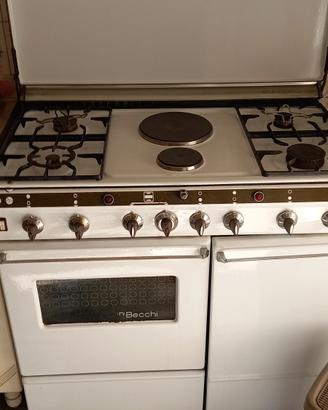 CUCINA VINTAGE   FUNZIONANTE IN TUTTO 