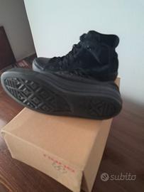 converse nere