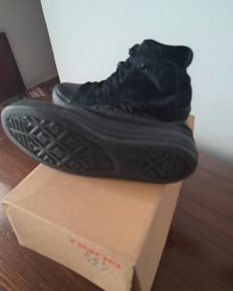 converse nere