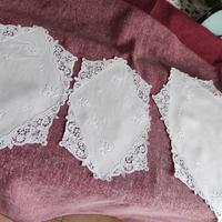 antico tris centrini lino e pizzo Cantù.