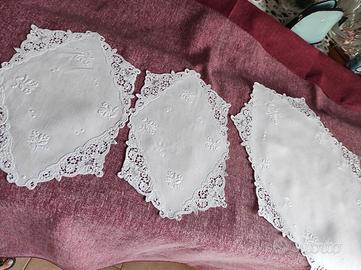 antico tris centrini lino e pizzo Cantù.