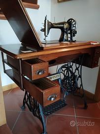 Macchina da cucire Naumann a pedale anni '30