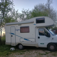 Camper mansardato 5 posti noleggio