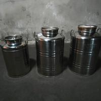 Fusti per olio d'oliva. 