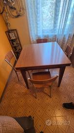 tavolo allungabile e sedie 