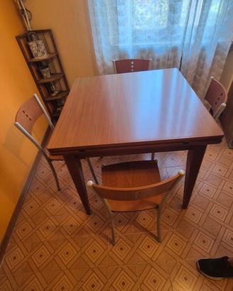 tavolo allungabile e sedie 