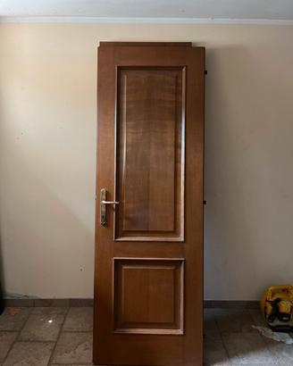 4 porte interne in legno color noce