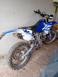 Moto Yamaha 400wr con targa
