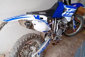 Moto Yamaha 400wr con targa