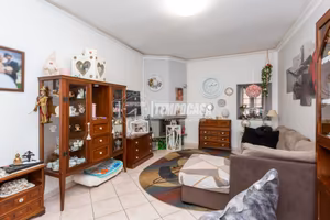 SOLUZIONE SEMINDIPENDENTE IN CORTE IN CENTRO GIAVE