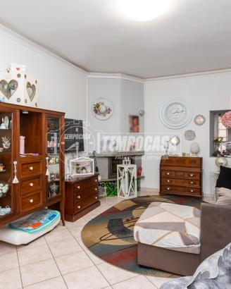 SOLUZIONE SEMINDIPENDENTE IN CORTE IN CENTRO GIAVE