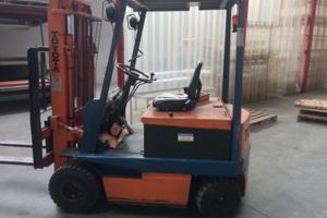 Carrello elevatore toyota FB25