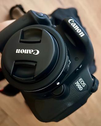 Canon700d  2 obiettivi borsa Canon treppiedi Hama