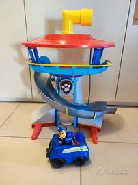 Paw Patrol quartier generale con Chase e veicolo