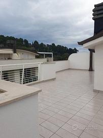 Attico / Mansarda di 172 m² con 4 locali a Pesaro
