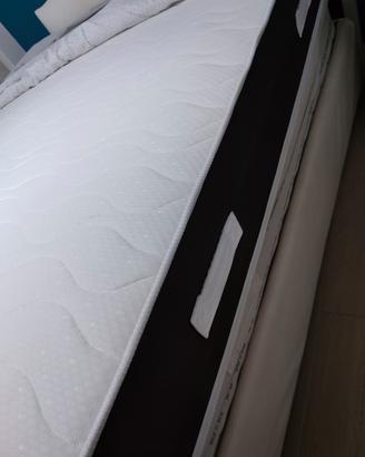 Materasso  pari al nuovo altezza 25 cm .