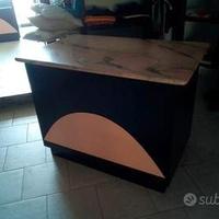 Arredamento per negozio 25 metri L. con 3 banconi