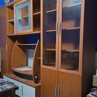 Parete attrezzata in legno – elegante e funzionale