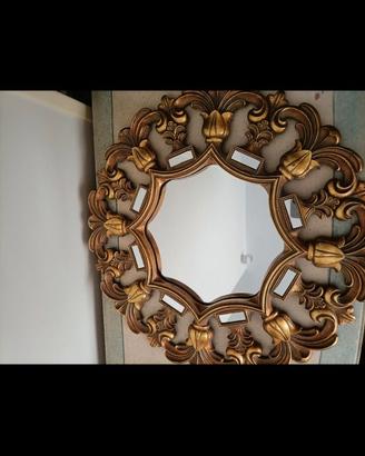 Specchio dorato in stile barocco